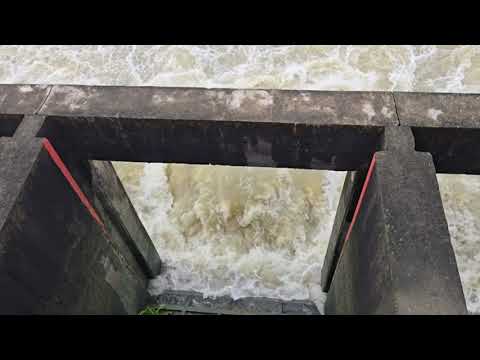 I visited a sluice gate - How scary the water flow is?